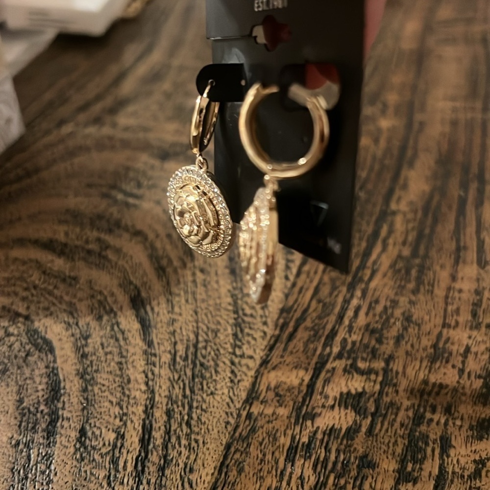 Guess rose earrings with crystals - Picture 3 of 5
